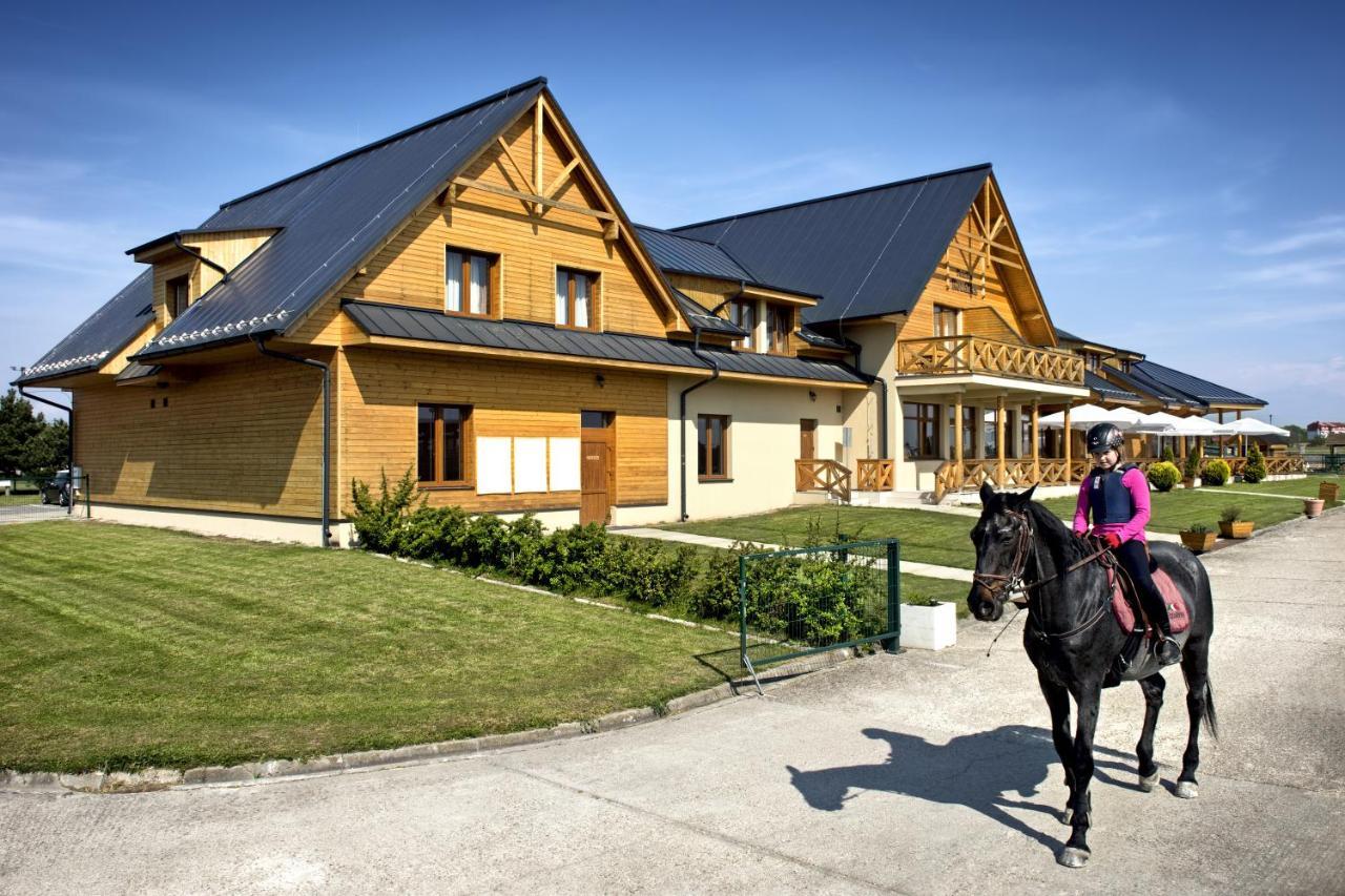 Hotel Rozálka Pezinok Exteriér fotografie