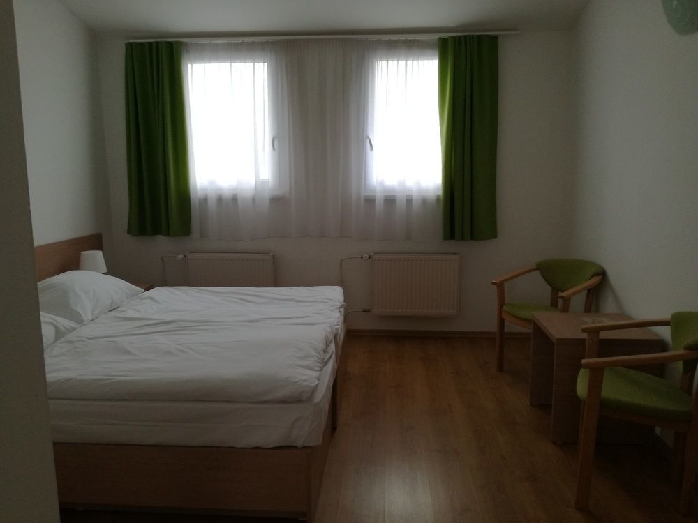 Hotel Rozálka Pezinok Exteriér fotografie