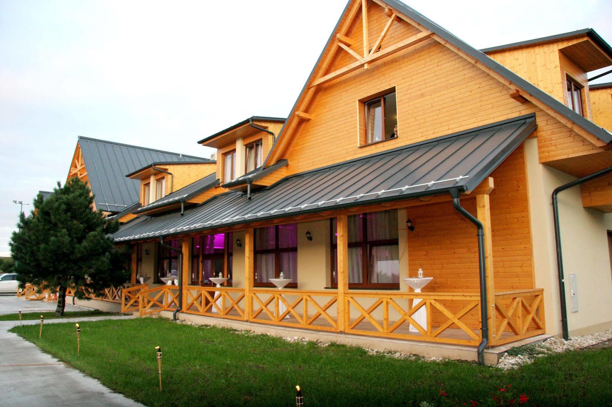 Hotel Rozálka Pezinok Exteriér fotografie